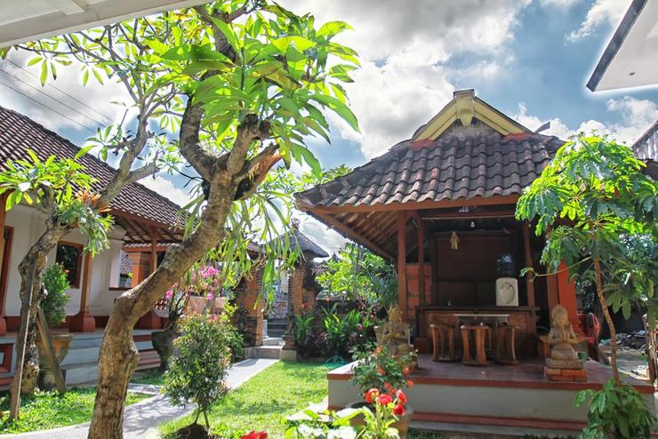 Bale Sakepat rumah Bali